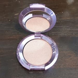 Becca mini highlighter